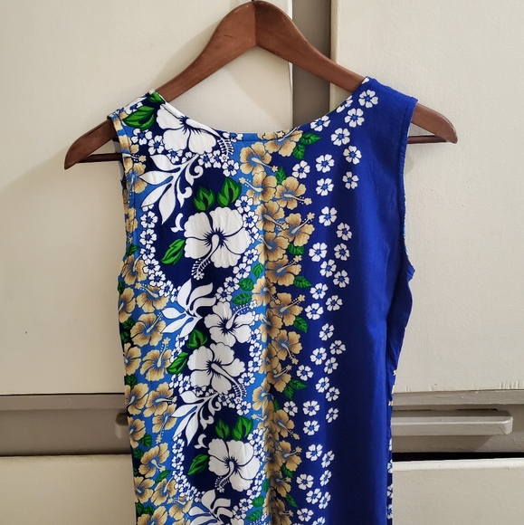 Hawaiian Maxi Dress - Picture 3 of 6